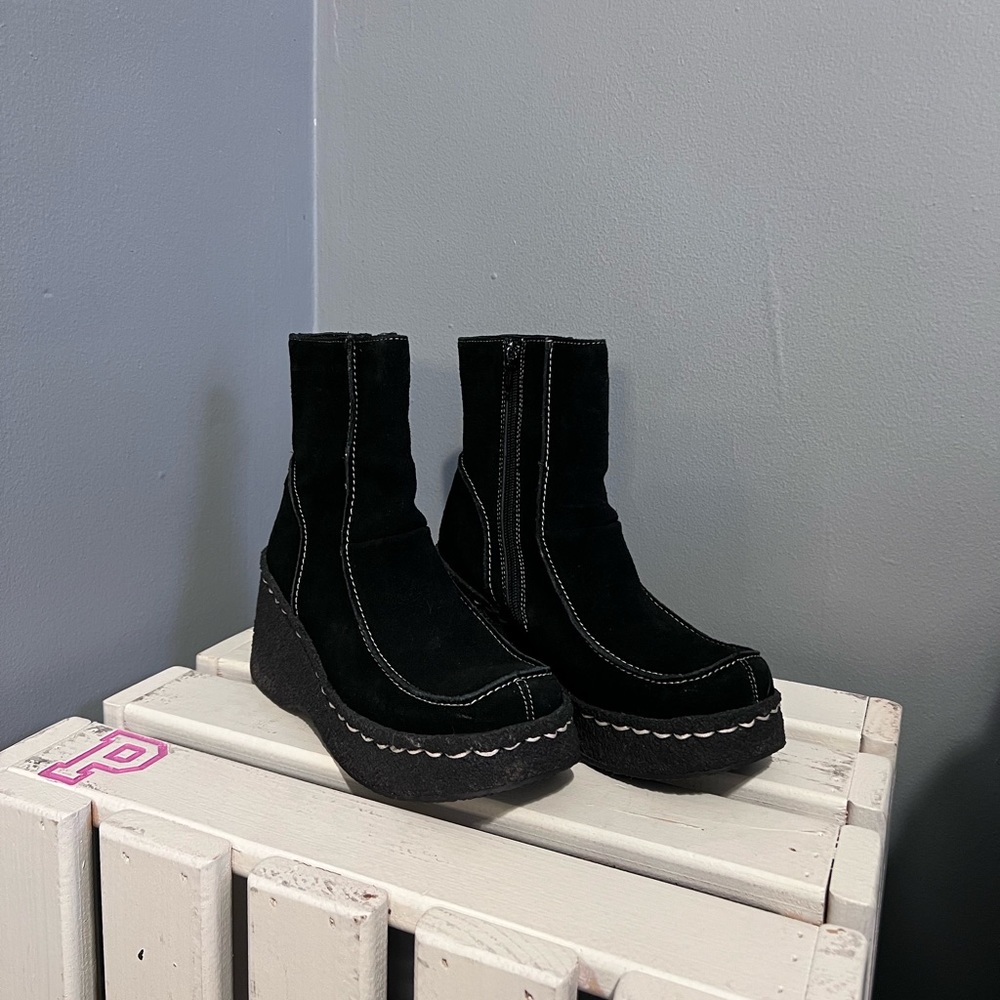 Ankle suede boots on a platform Yellow Box